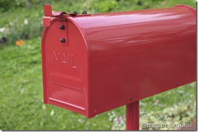 郵便受けは防犯対策を行う上で重要な場所です。普段から、郵便受けには沢山の個人情報が詰まっていますから、郵便物を盗み見られないようにする工夫が必要です。